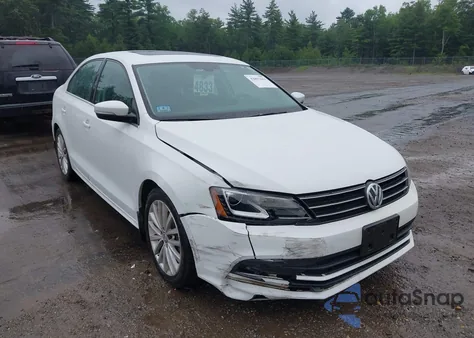 2016 Volkswagen Jetta 1.8T Sel z USA, uszkodzony, nr VIN 3VWL17AJ8GM395429